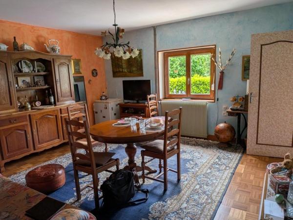 Maison familiale de 108 m² à Chamblay ( JURA), 3 chambres avec terrain