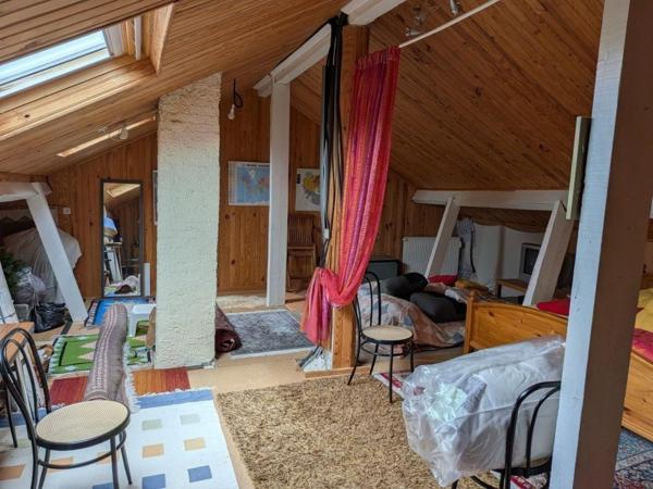 Maison familiale de 108 m² à Chamblay ( JURA), 3 chambres avec terrain