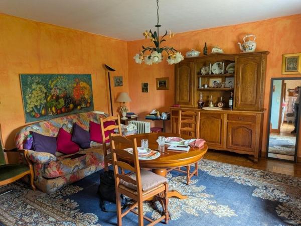 Maison familiale de 108 m² à Chamblay ( JURA), 3 chambres avec terrain