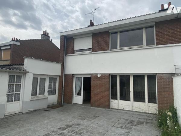 A VENDRE ANNOEULLIN Maison année 60 avec garage et jardin