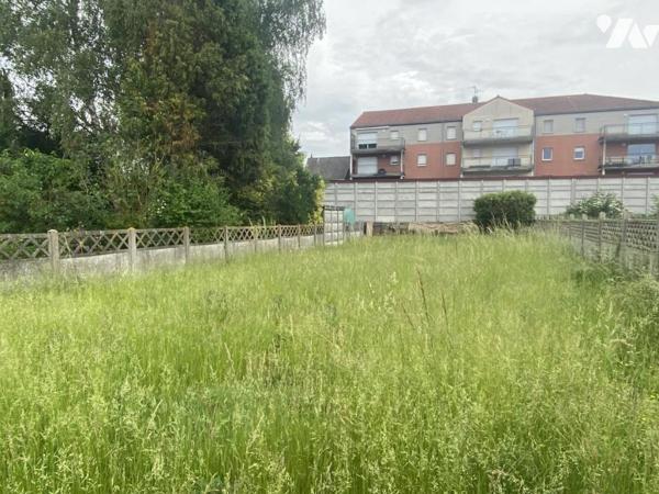 A VENDRE ANNOEULLIN Maison année 60 avec garage et jardin