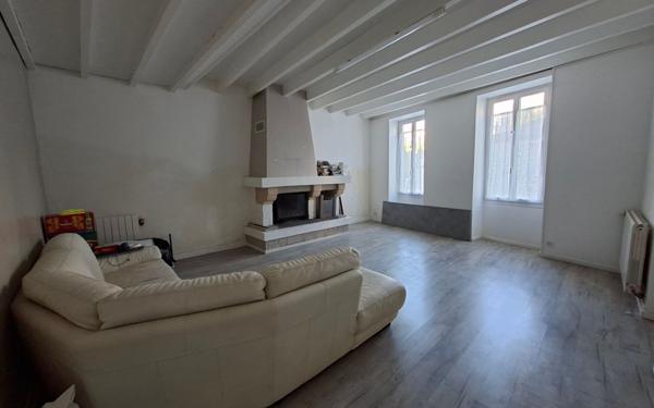 Maison à vendre    6 pièces •  Pont-l'Abbé-d'Arnoult