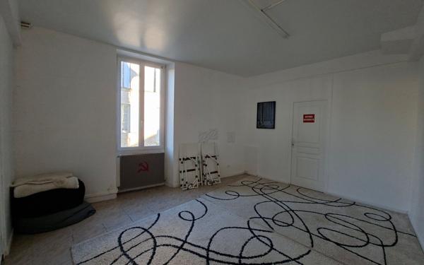 Maison à vendre    6 pièces •  Pont-l'Abbé-d'Arnoult