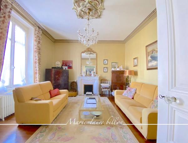 Dpt Deux Sèvres (79), à vendre NUEIL LES AUBIERS maison bourgeoise de 222 m² + dépendances et terrain de 1 041 m²