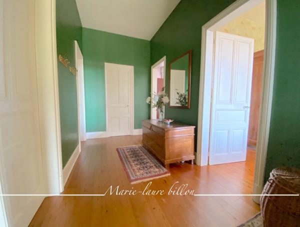 Dpt Deux Sèvres (79), à vendre NUEIL LES AUBIERS maison bourgeoise de 222 m² + dépendances et terrain de 1 041 m²