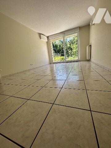 APPARTEMENT TYPE F2 avec TERRASSE et GARAGE