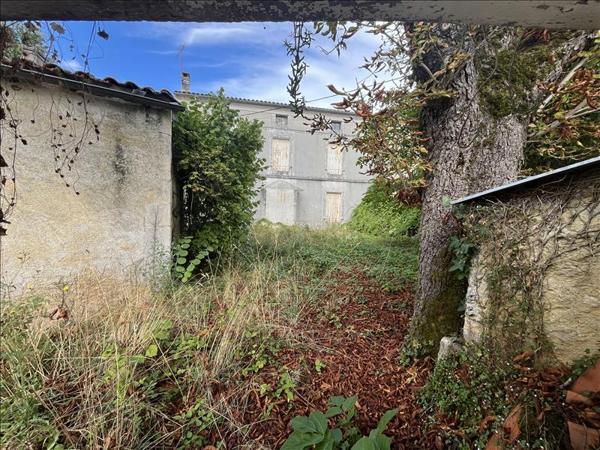 Maison à vendre |  Rouillac |  5 pièces | 220 m²