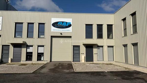 Vente                                                      Local commercial
                        
                     3 pièces                      325 m2                     à Décines-Charpieu