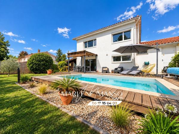 Maison avec garage, jardin et piscine au calme