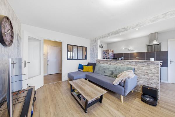 A découvrir en exclusivité: appartement de 89,6 m², composé de 3 chambres, avec balcon et ascenseur, buanderie et nombreux rangements