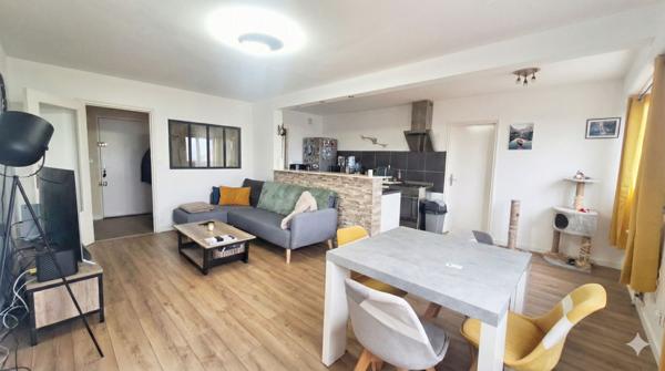 A découvrir en exclusivité: appartement de 89,6 m², composé de 3 chambres, avec balcon et ascenseur, buanderie et nombreux rangements