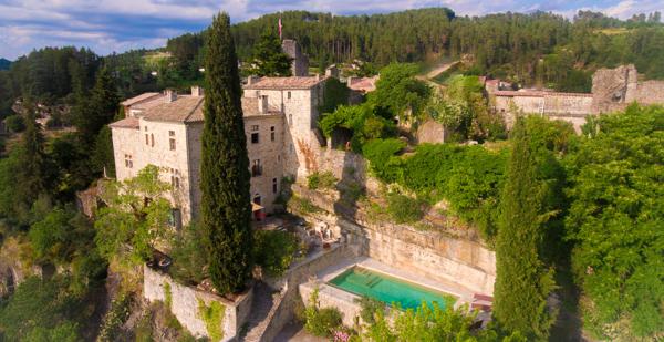Lieu Inédit - vue 180° - Maison de maître sur promontoire - hameau médiéval - idéal accueil - piscine Ucel (07200)