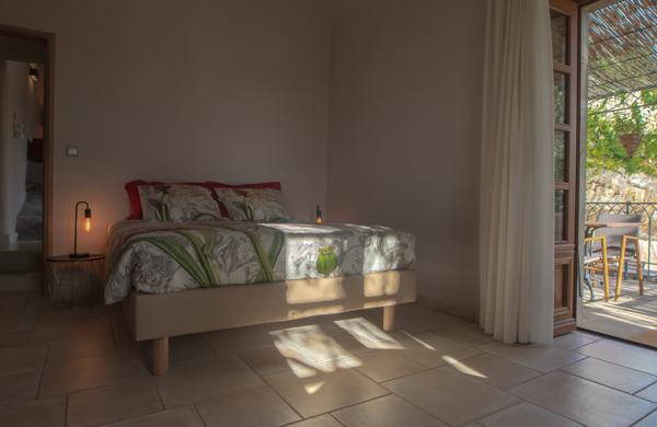 Lieu Inédit - vue 180° - Maison de maître sur promontoire - hameau médiéval - idéal accueil - piscine Ucel (07200)