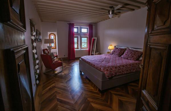 Lieu Inédit - vue 180° - Maison de maître sur promontoire - hameau médiéval - idéal accueil - piscine Ucel (07200)