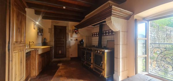 Lieu Inédit - vue 180° - Maison de maître sur promontoire - hameau médiéval - idéal accueil - piscine Ucel (07200)