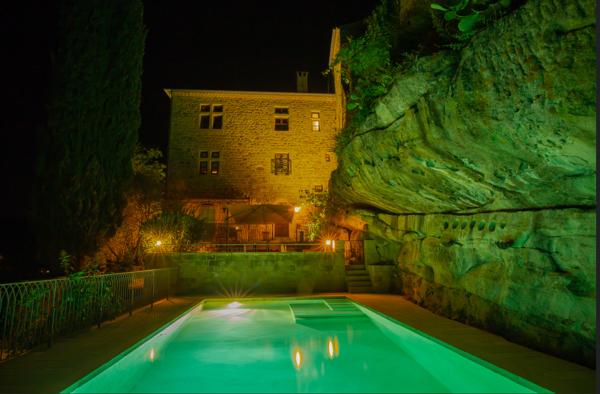 Lieu Inédit - vue 180° - Maison de maître sur promontoire - hameau médiéval - idéal accueil - piscine Ucel (07200)