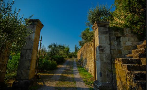 Lieu Inédit - vue 180° - Maison de maître sur promontoire - hameau médiéval - idéal accueil - piscine Ucel (07200)