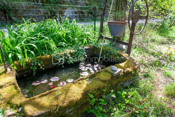 Rare à Largentière !
Maison 106 m² entièrement rénovée, prête à vivre, avec  5291 m² de terrain attenant et non-attenant, et accès privatif à la rivière de la Ligne 
Pièce de vie lumineuse 35 m²
Cuisine équipée avec accès jardin
3 chambres dont 1 avec salle d’eau
Salle de bain + douche
2 caves
Poêle à granulés

 Le vrai plus : un terrain en faïsses en face de la maison avec votre propre berge privée → baignade, détente, potager… un cadre unique !`
 Accès rapide au centre de Largentière (2 min)
Maison située en bord de route (accès facile au quotidien)
 Idéal résidence principale, secondaire ou projet locatif