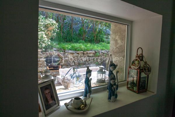 Rare à Largentière !
Maison 106 m² entièrement rénovée, prête à vivre, avec  5291 m² de terrain attenant et non-attenant, et accès privatif à la rivière de la Ligne 
Pièce de vie lumineuse 35 m²
Cuisine équipée avec accès jardin
3 chambres dont 1 avec salle d’eau
Salle de bain + douche
2 caves
Poêle à granulés

 Le vrai plus : un terrain en faïsses en face de la maison avec votre propre berge privée → baignade, détente, potager… un cadre unique !`
 Accès rapide au centre de Largentière (2 min)
Maison située en bord de route (accès facile au quotidien)
 Idéal résidence principale, secondaire ou projet locatif
