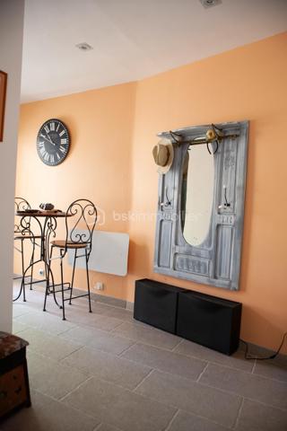 Rare à Largentière !
Maison 106 m² entièrement rénovée, prête à vivre, avec  5291 m² de terrain attenant et non-attenant, et accès privatif à la rivière de la Ligne 
Pièce de vie lumineuse 35 m²
Cuisine équipée avec accès jardin
3 chambres dont 1 avec salle d’eau
Salle de bain + douche
2 caves
Poêle à granulés

 Le vrai plus : un terrain en faïsses en face de la maison avec votre propre berge privée → baignade, détente, potager… un cadre unique !`
 Accès rapide au centre de Largentière (2 min)
Maison située en bord de route (accès facile au quotidien)
 Idéal résidence principale, secondaire ou projet locatif