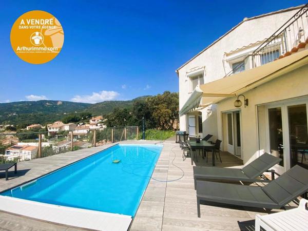 Vente                                                      Villa
                        
                     7 pièces                      189 m2                     à Le Lavandou