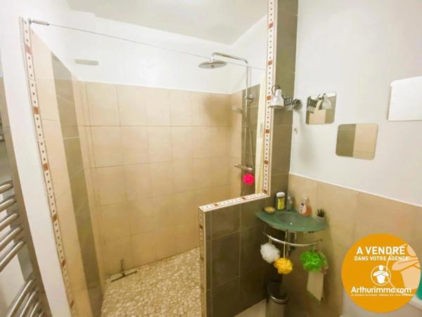 Vente                                                      Villa
                        
                     7 pièces                      189 m2                     à Le Lavandou