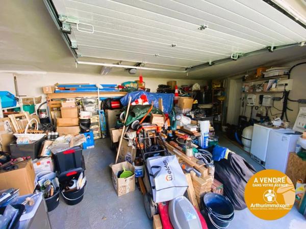 Vente                                                      Villa
                        
                     7 pièces                      189 m2                     à Le Lavandou