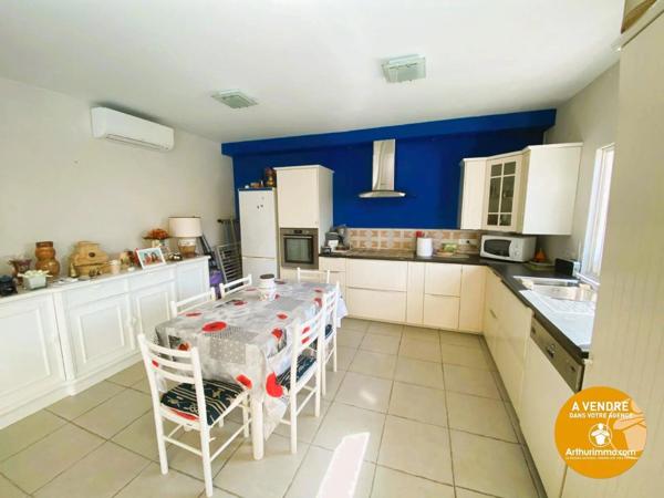 Vente                                                      Villa
                        
                     7 pièces                      189 m2                     à Le Lavandou