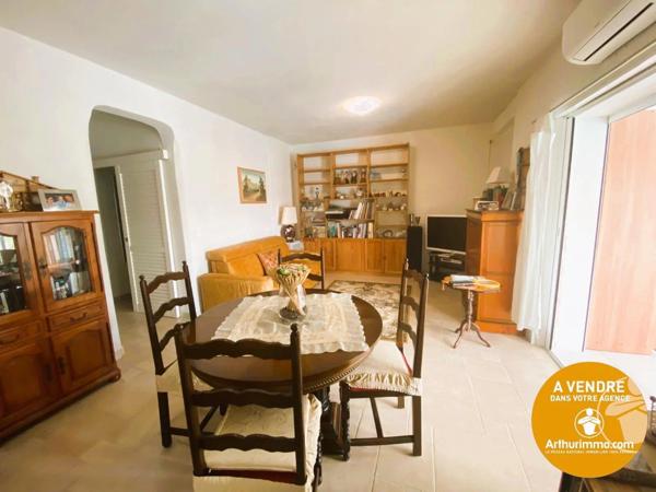 Vente                                                      Villa
                        
                     7 pièces                      189 m2                     à Le Lavandou