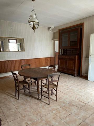 Léguevin.Maison de village à rénover.