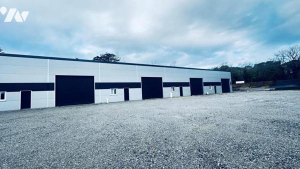 GRAND HANGAR IDEAL ARTISAN OU ENTREPRISE IDEALEMENT SITUE