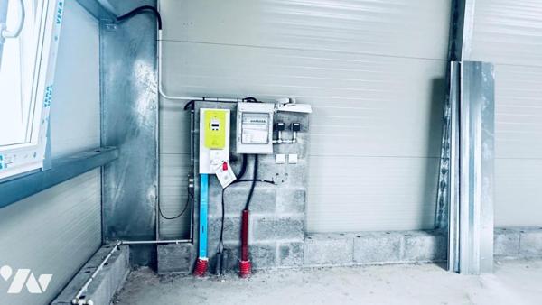 GRAND HANGAR IDEAL ARTISAN OU ENTREPRISE IDEALEMENT SITUE