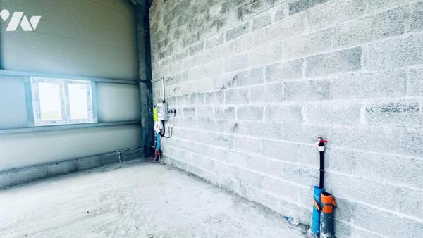 GRAND HANGAR IDEAL ARTISAN OU ENTREPRISE IDEALEMENT SITUE