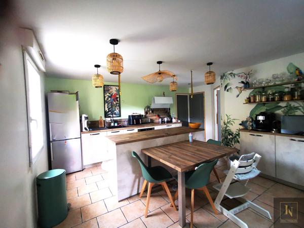 Maison
                                                                                                                                                                                                                                                                                                                        7 pièce(s)                                                                                                                                                                                                          5 chambre(s)                                                                                                                                                                                                          160  m²