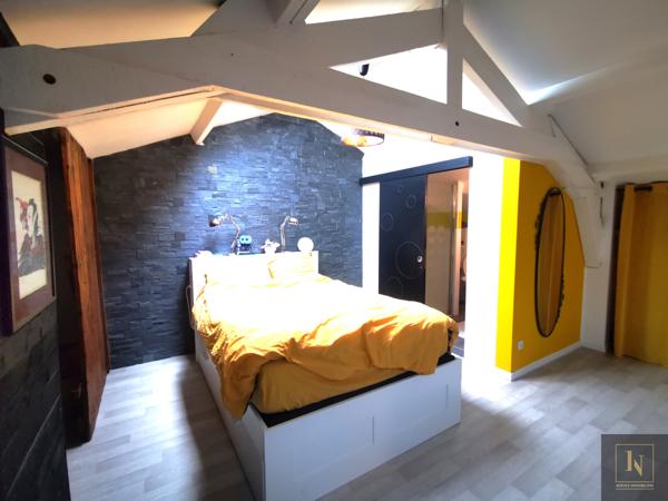 Maison
                                                                                                                                                                                                                                                                                                                        7 pièce(s)                                                                                                                                                                                                          5 chambre(s)                                                                                                                                                                                                          160  m²