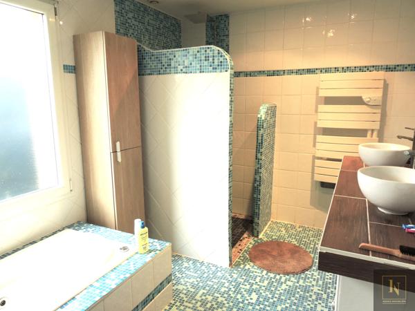 Maison
                                                                                                                                                                                                                                                                                                                        7 pièce(s)                                                                                                                                                                                                          5 chambre(s)                                                                                                                                                                                                          160  m²