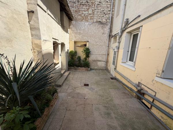 APPARTEMENT T3 - RDC - COUR - CABANON