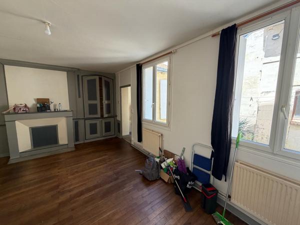 APPARTEMENT T3 - RDC - COUR - CABANON