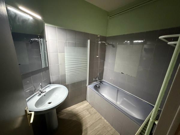 APPARTEMENT T3 - RDC - COUR - CABANON