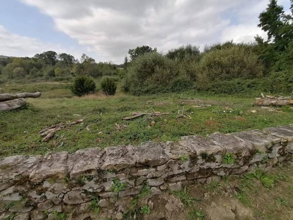 Terrain constructible de 1 434 m² à Châteauponsac