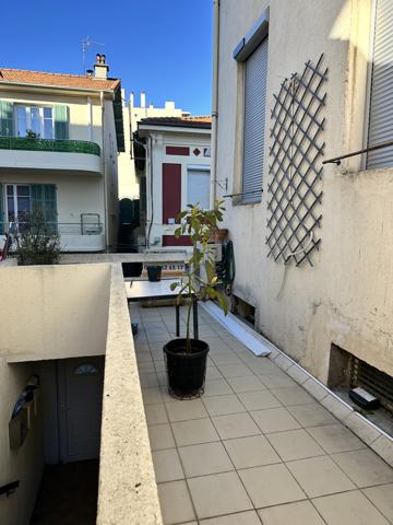 Cagnes-sur-Mer (06800) Très beaux volumes pour ce charmant 3 pièces de 55 m2 avec terrasse proche de la Gare