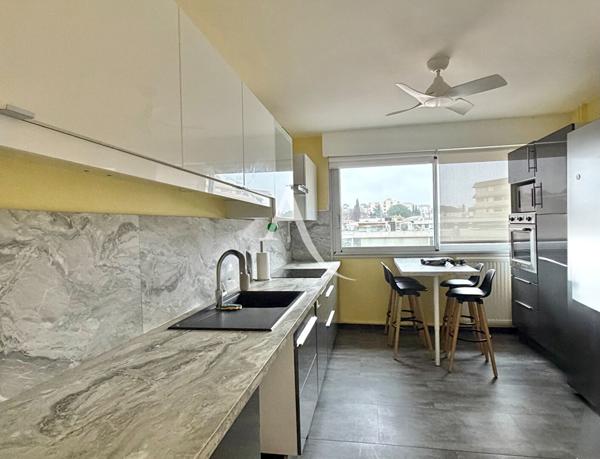 MONTPELLIER - ESTANOVE : BEL APPARTEMENT DE 4 PIÈCES - 92 M2 - GRANDE TERRASSE - PARKING - CAVE - PISCINE - TENNIS - BOULODROME - ARRET TRAMWAY ESTANOVE À PROXIMITÉ IMMÉDIATE.