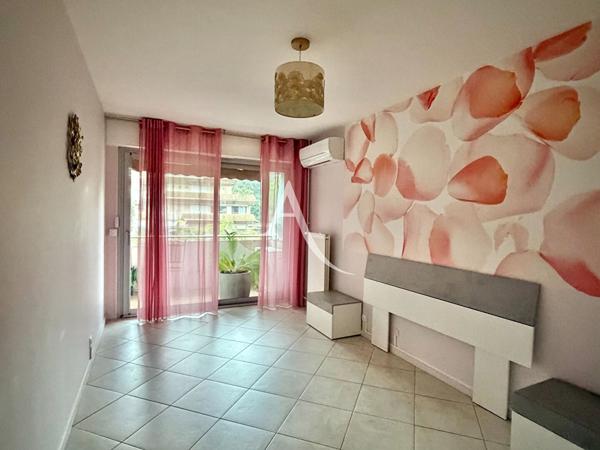MONTPELLIER - ESTANOVE : BEL APPARTEMENT DE 4 PIÈCES - 92 M2 - GRANDE TERRASSE - PARKING - CAVE - PISCINE - TENNIS - BOULODROME - ARRET TRAMWAY ESTANOVE À PROXIMITÉ IMMÉDIATE.