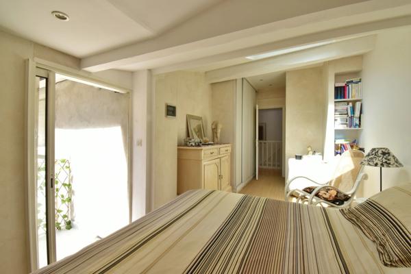 Immeuble mixte en hypercentre avec local commercial et duplex de caractère -Digne-Les-Bains (04)