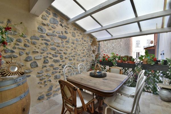 Immeuble mixte en hypercentre avec local commercial et duplex de caractère -Digne-Les-Bains (04)