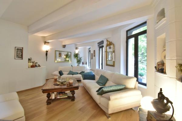 Immeuble mixte en hypercentre avec local commercial et duplex de caractère -Digne-Les-Bains (04)