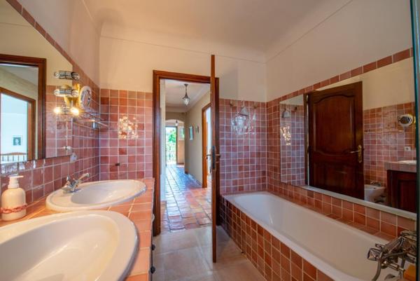 Villa à réinventer au cœur du Golfe de St-Tropez