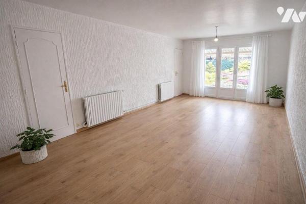 Maison de type lotissement située dans une résidence calme et prisée, proche centre ville et co...