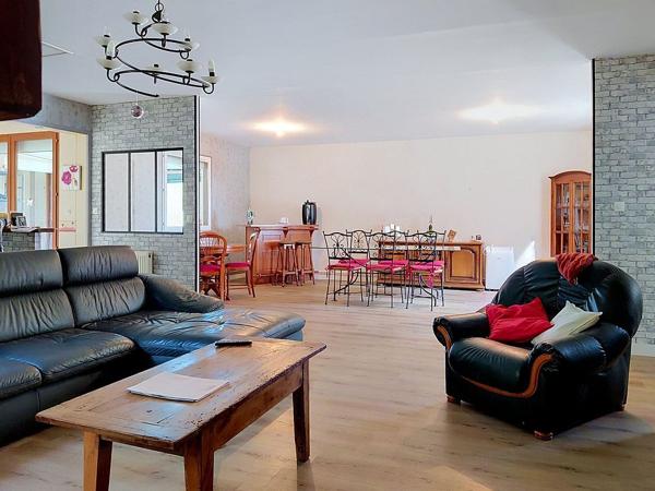 Maison
         6 pièces
        - 171 m² 210 000 € *