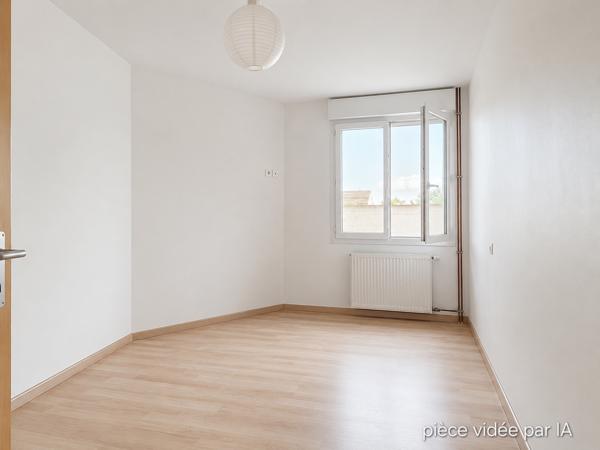 Maison
         6 pièces
        - 171 m² 210 000 € *